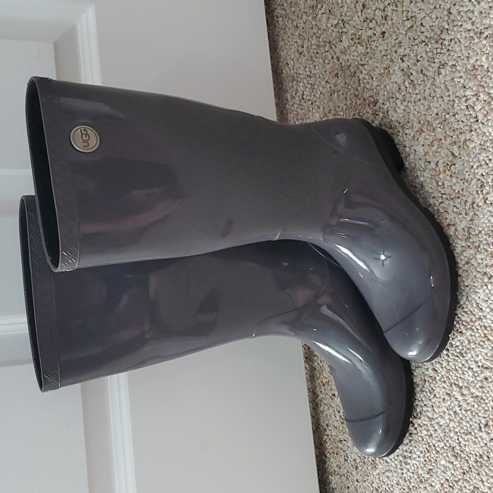 Ugg rain boots - Picture 1 of 3
